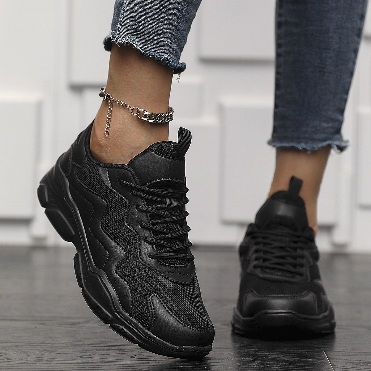 Breathable Mesh Low Top Lace Up Round Toe Trainers