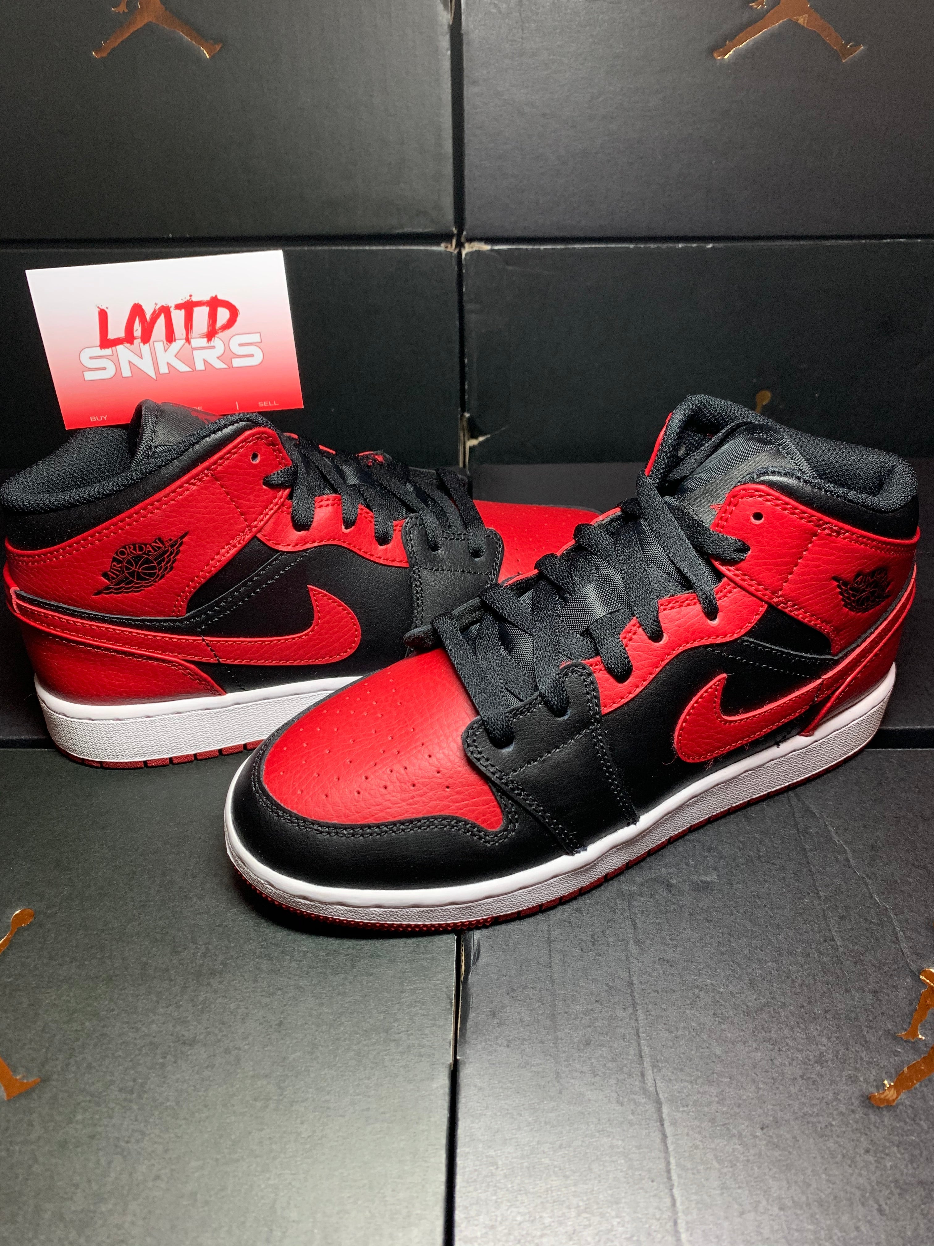 Air Jordan 1 Mid Banned 2020 Trainers