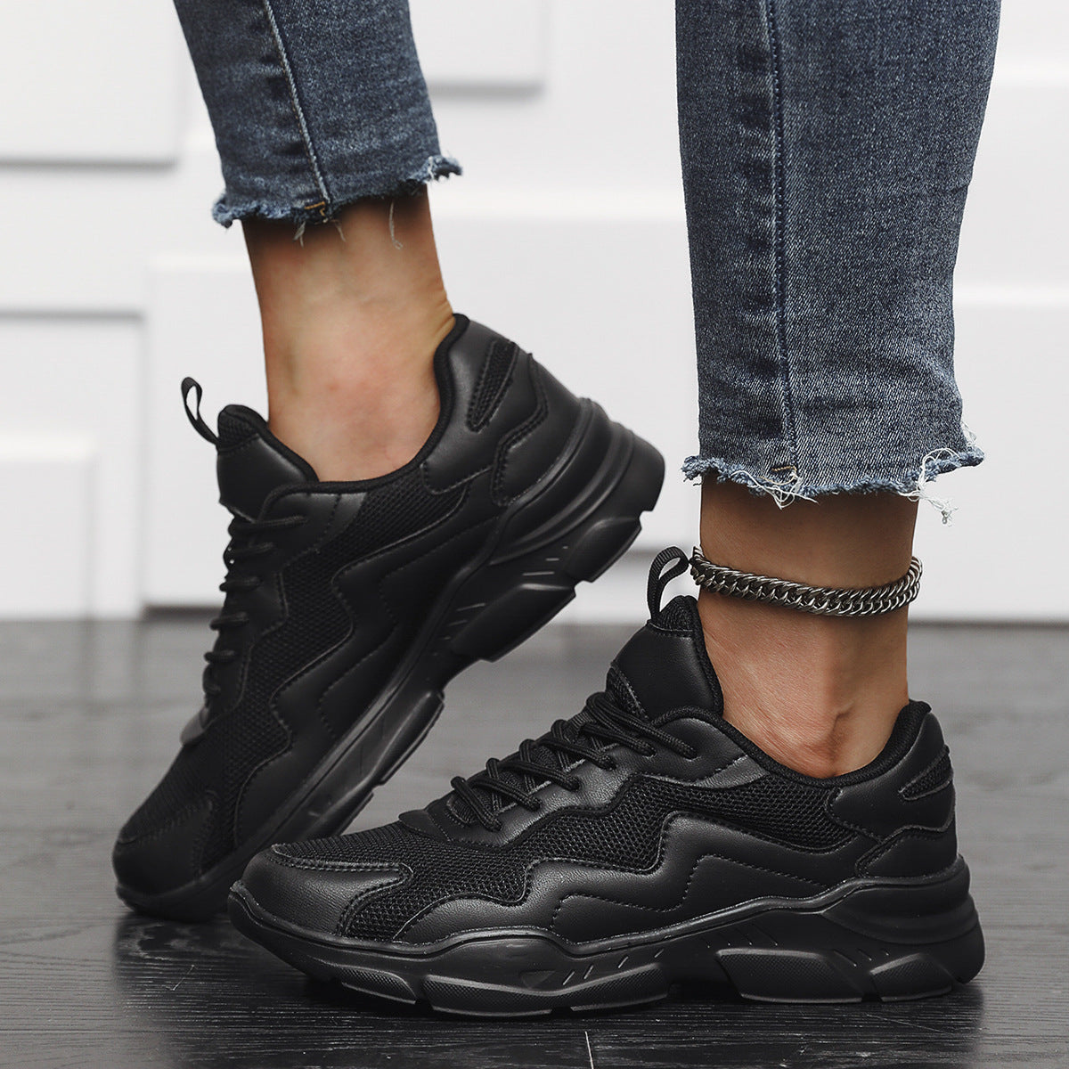 Breathable Mesh Low Top Lace Up Round Toe Trainers