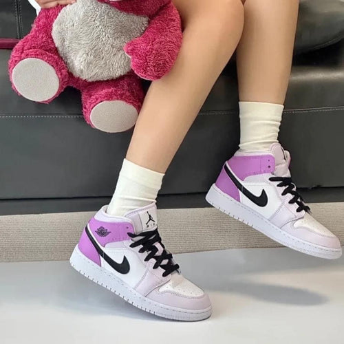 Air Jordan 1 Mid Barely Grape Trainers