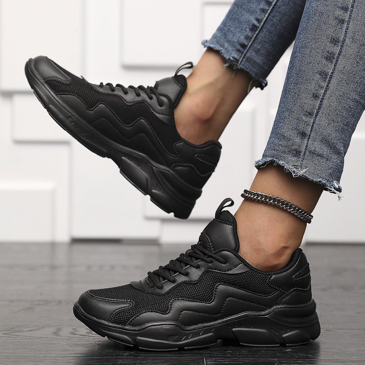 Breathable Mesh Low Top Lace Up Round Toe Trainers