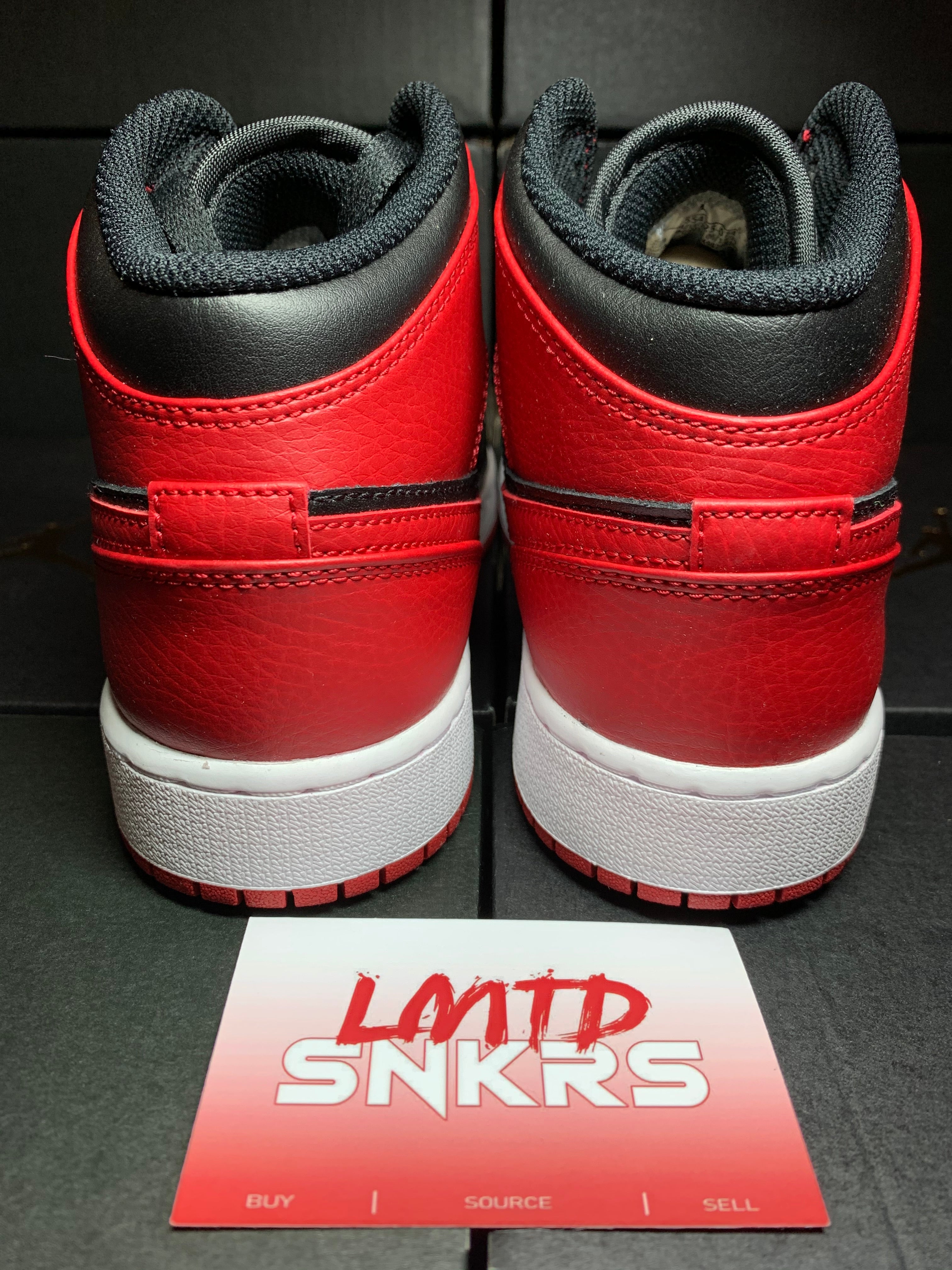 Air Jordan 1 Mid Banned 2020 Trainers