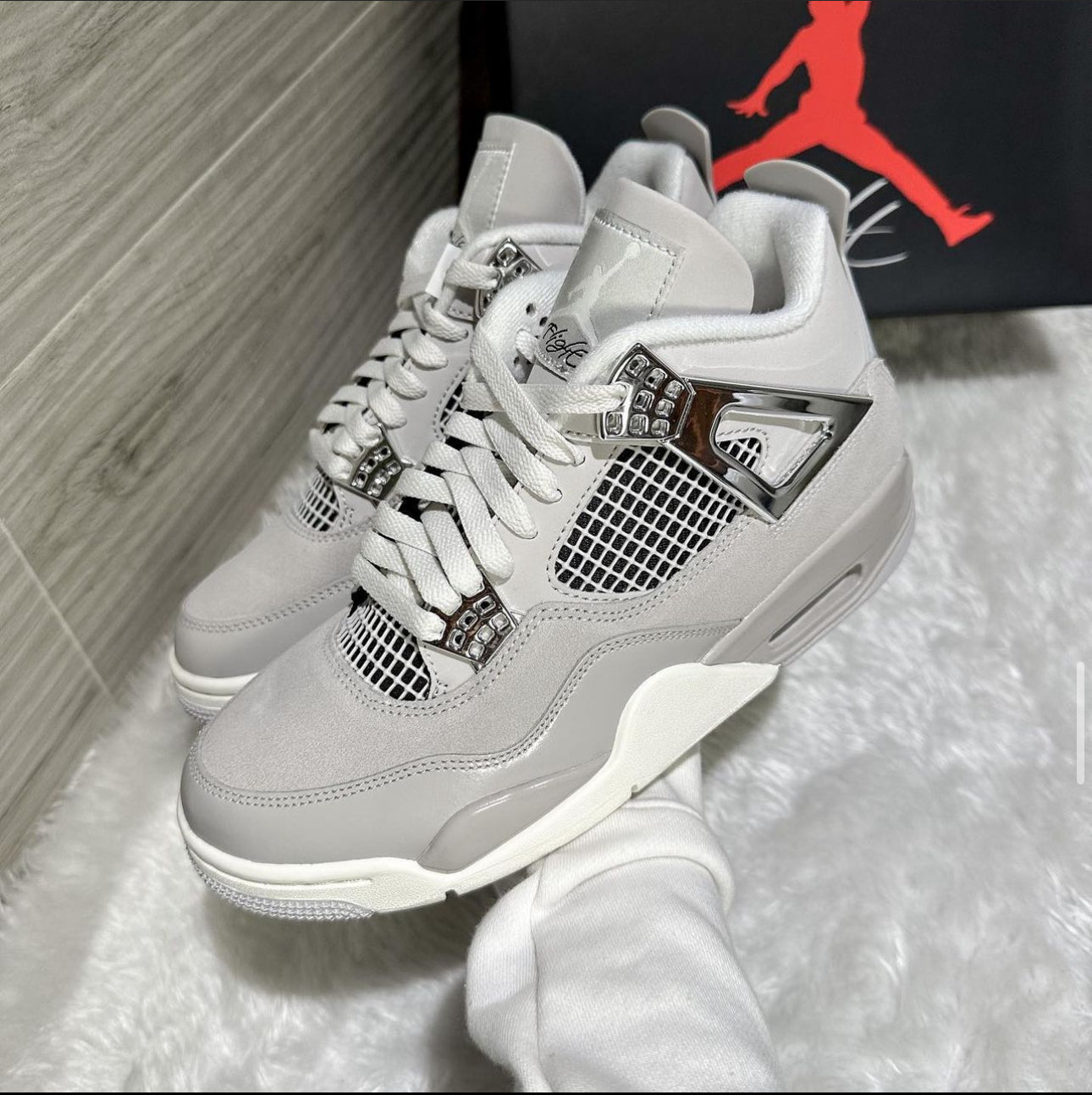 Air Jordan 4 Retro Frozen Moments Womens Trainers