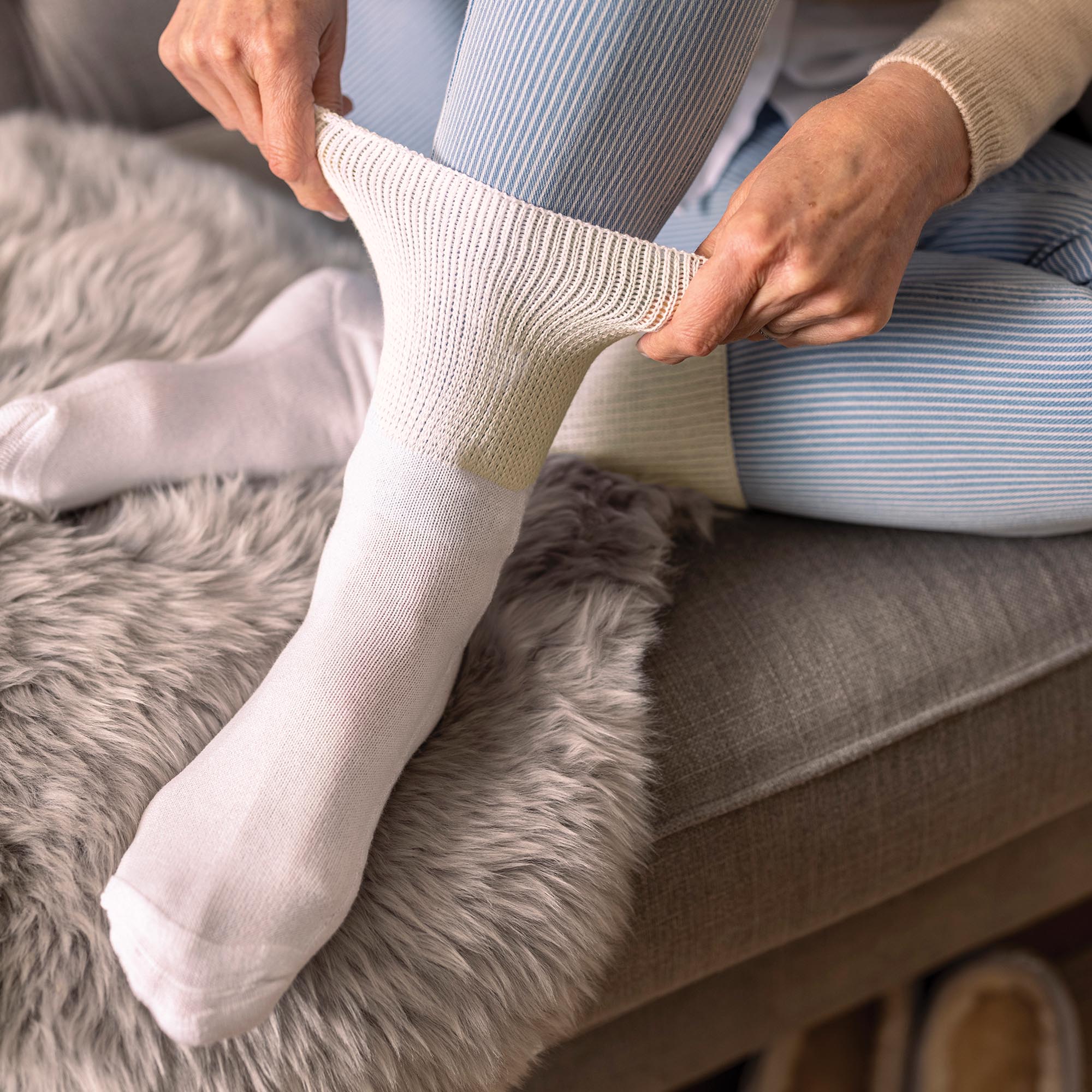 IOMI 3 Pack Extra Wide Cotton Diabetic Socks for Swollen Legs