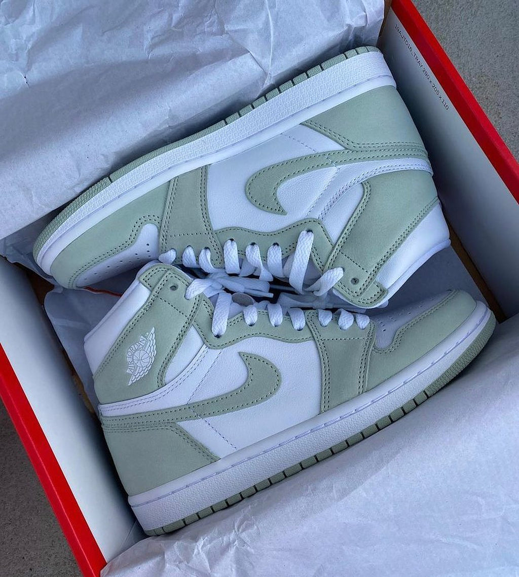 Air Jordan 1 Retro High OG Seafoam Womens Trainers