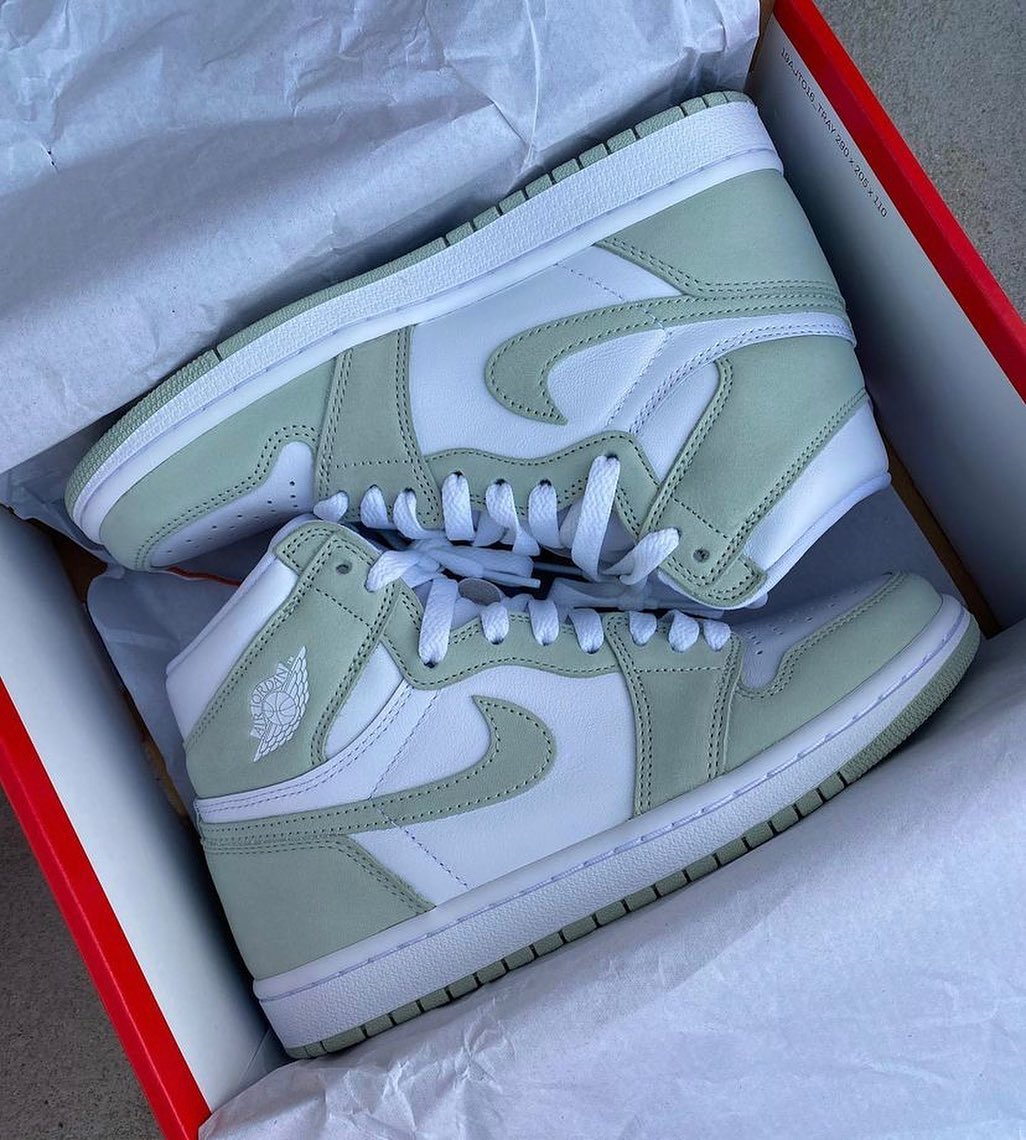 Air Jordan 1 Retro High OG Seafoam Womens Trainers