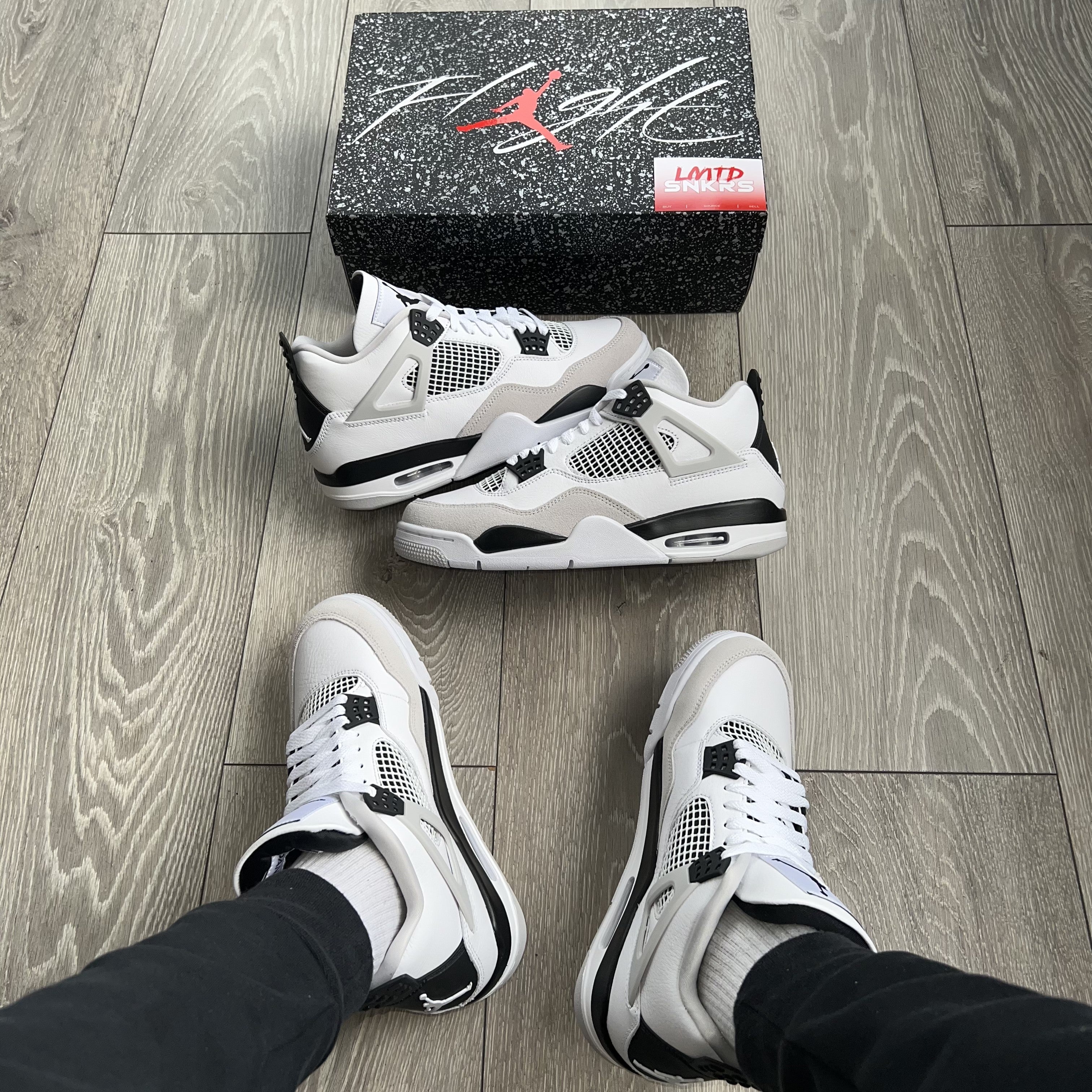 Air Jordan 4 Retro Military Black Trainers