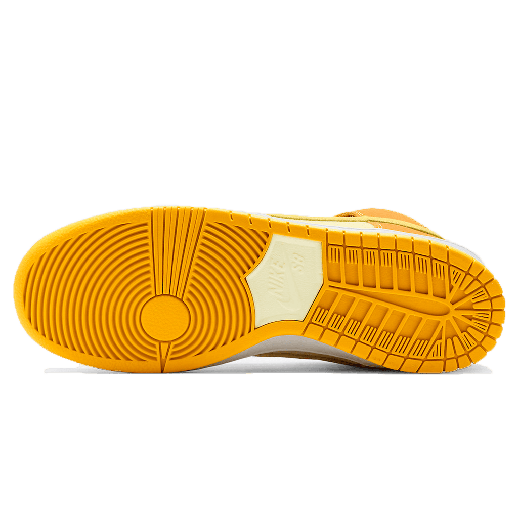 Nike Dunk High Pro SB trainers heel view