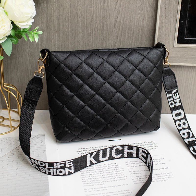 Lingge Embroidered Small Chain Crossbody Bag