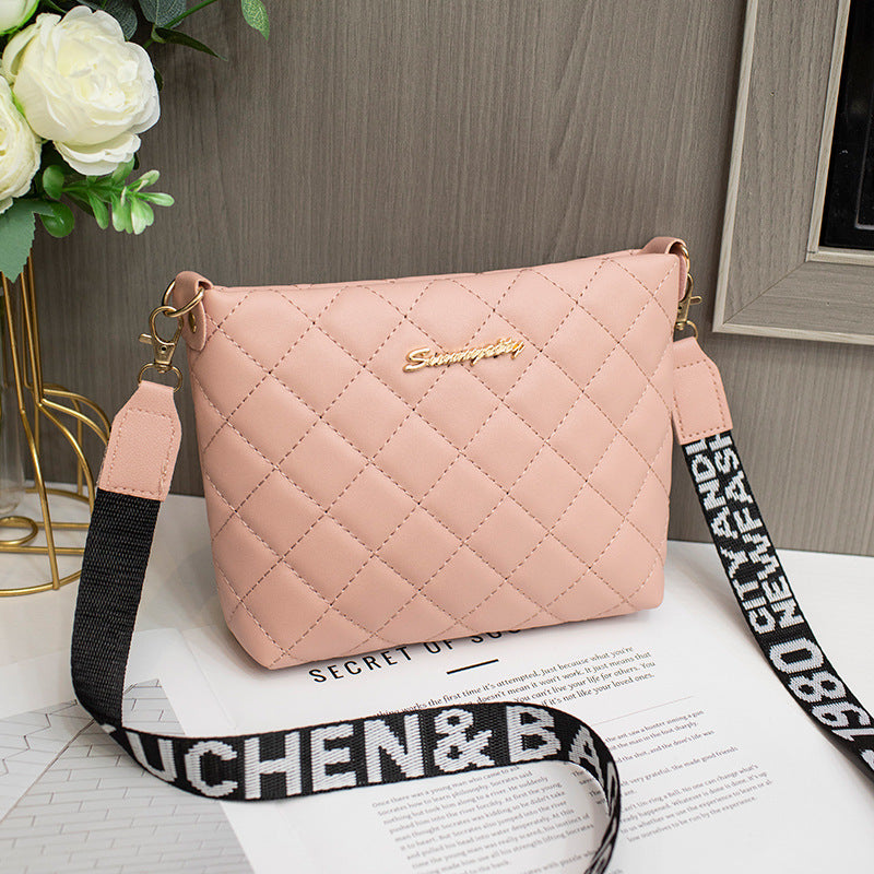 Lingge Embroidered Small Chain Crossbody Bag