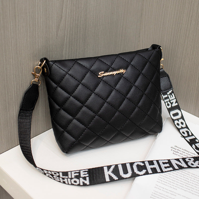 Lingge Embroidered Small Chain Crossbody Bag