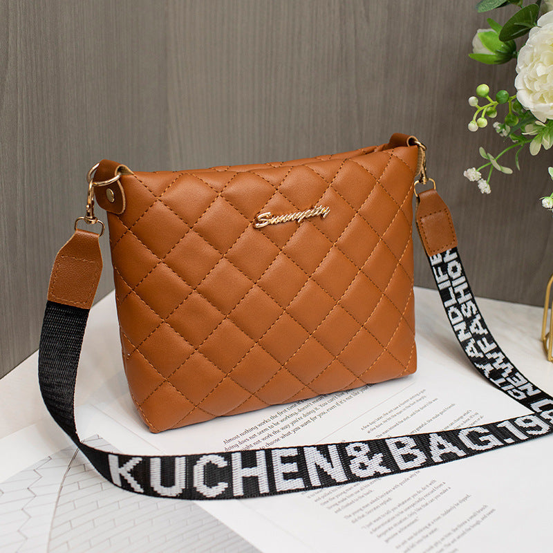 Lingge Embroidered Small Chain Crossbody Bag