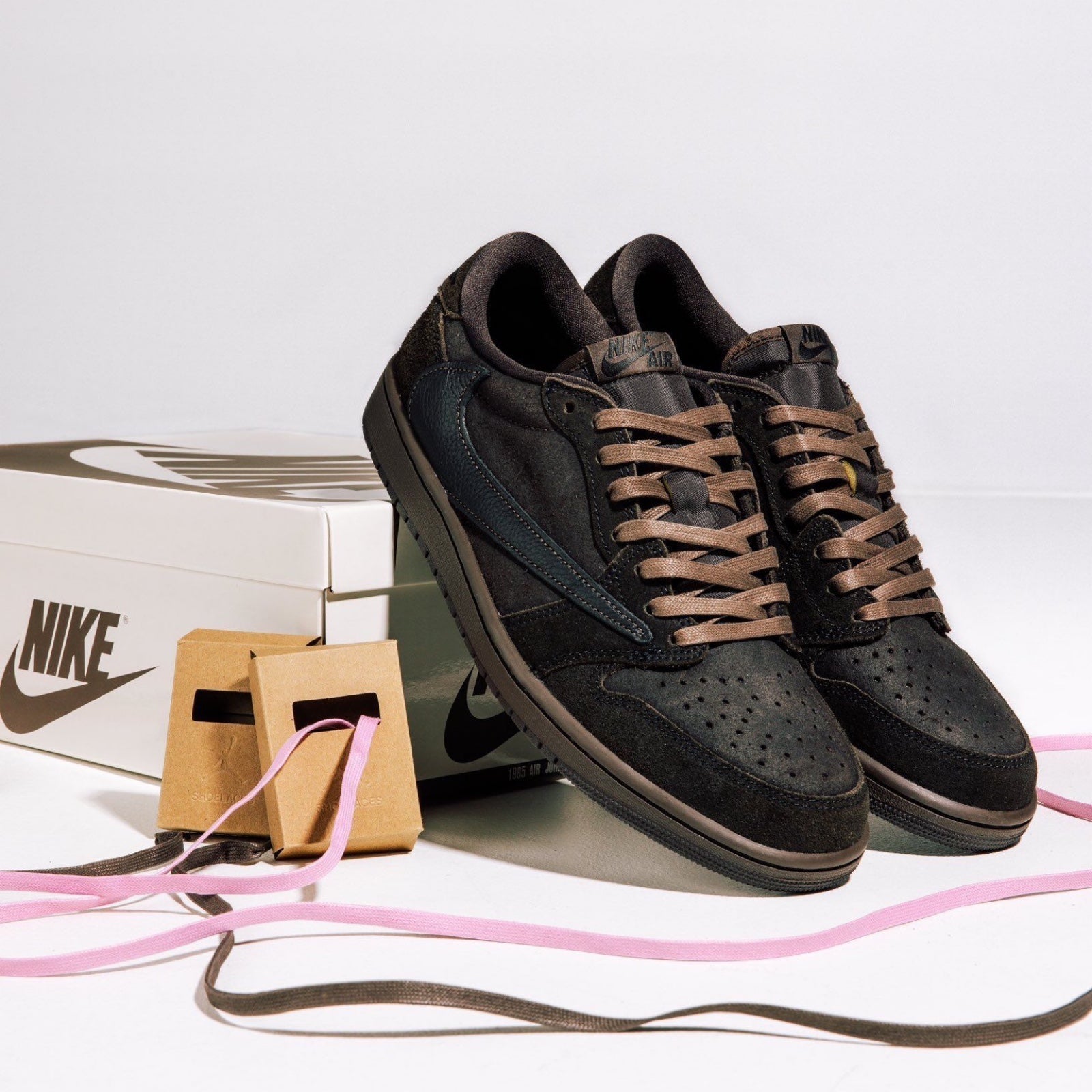 Air Jordan 1 Retro Low OG SP Travis Scott Velvet Brown Trainers