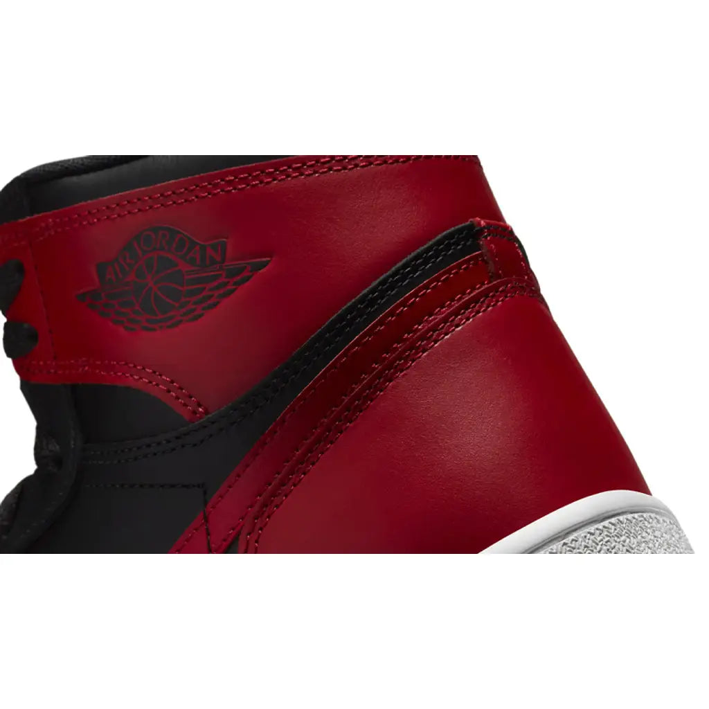 Air Jordan 1 High 85 Bred OG 2025 Trainers