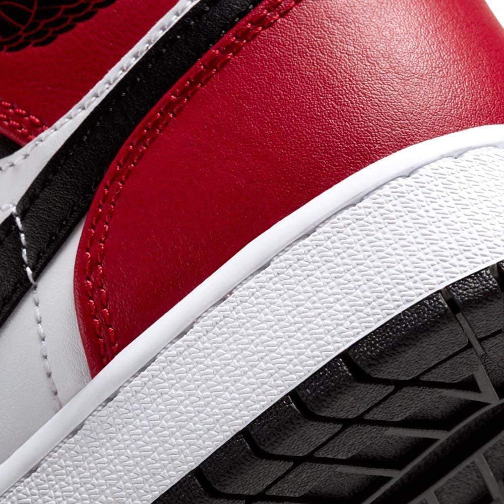 Air Jordan 1 Mid GS Chicago Black Toe trainers extra product angle