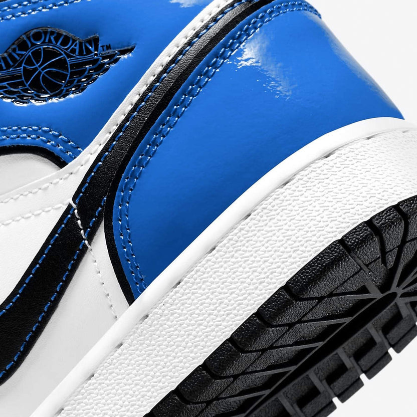 Air Jordan 1 Mid Signal Blue Trainers