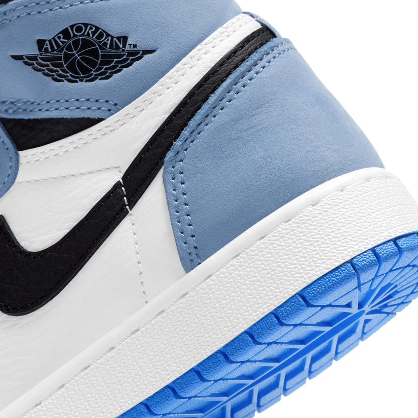 Air Jordan 1 Retro High University Blue Trainers