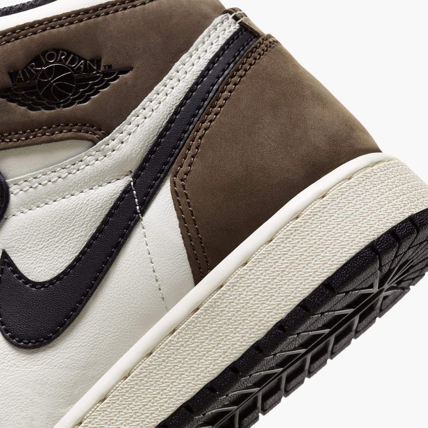 Air Jordan 1 Retro High Dark Mocha Trainers