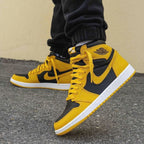 Air Jordan 1 High Retro OG Pollen trainers additional detail view