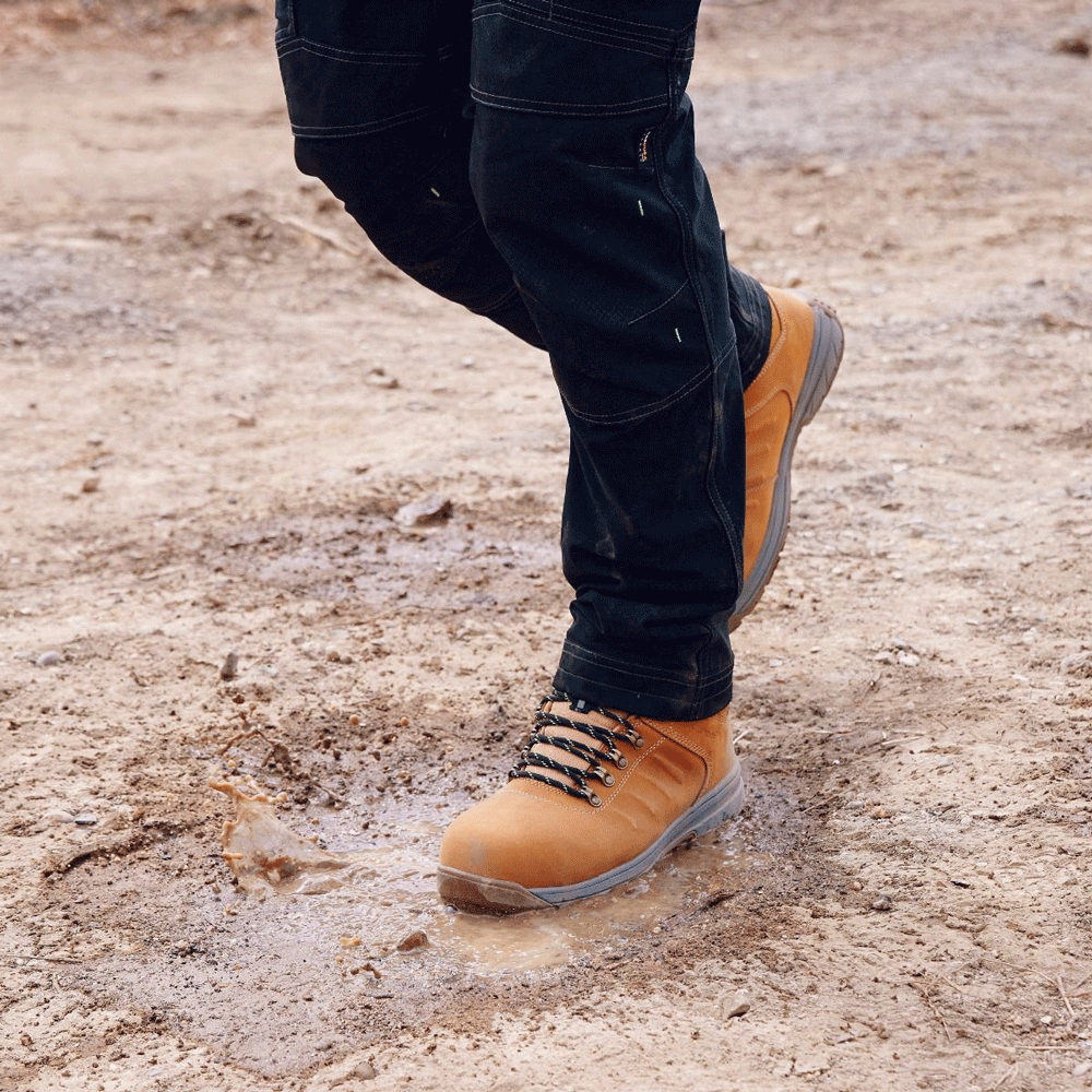 Apache Moose Jaw Leather Waterproof Safety Boots Wheat