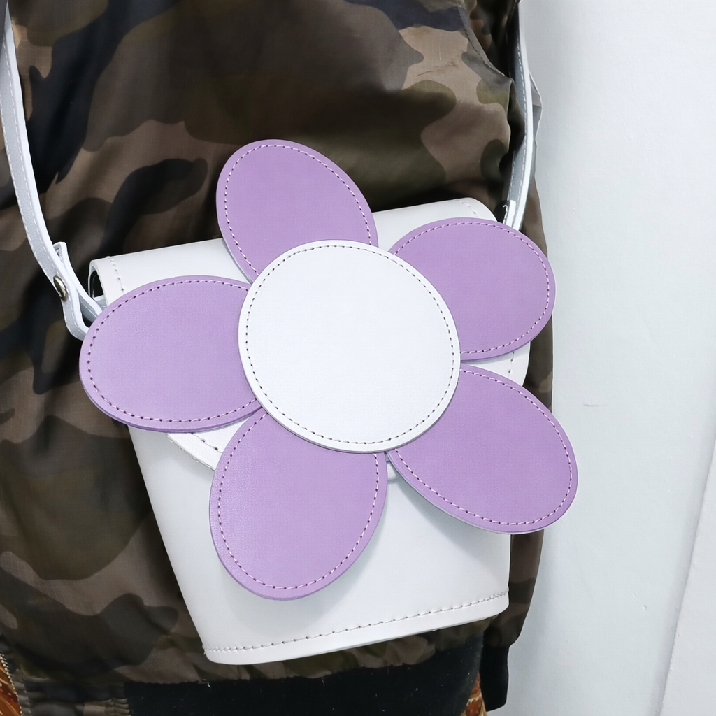 Zatchels White Violet Daisy barrel bag model view