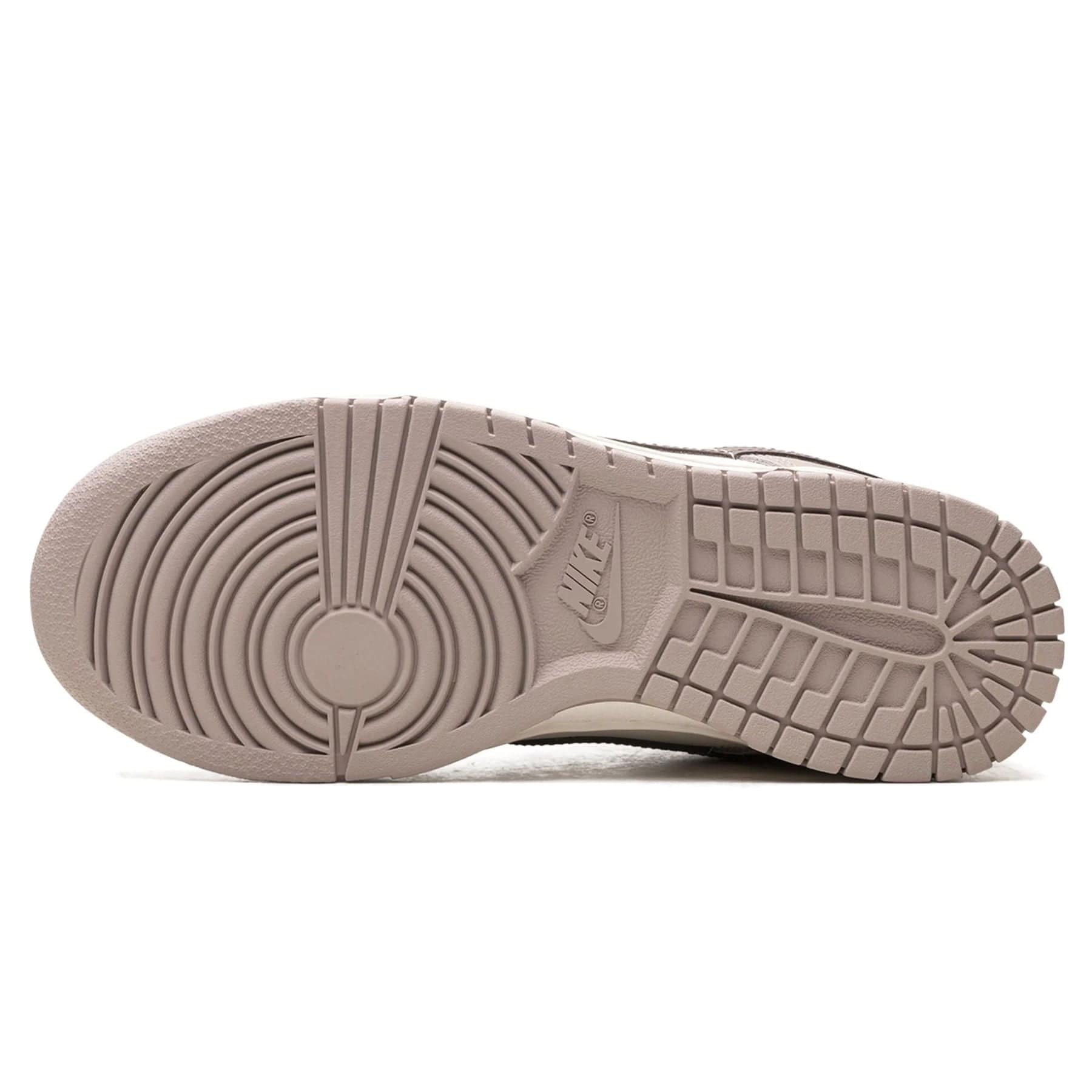 Nike Dunk Low Womens Diffused Taupe trainers sole detail