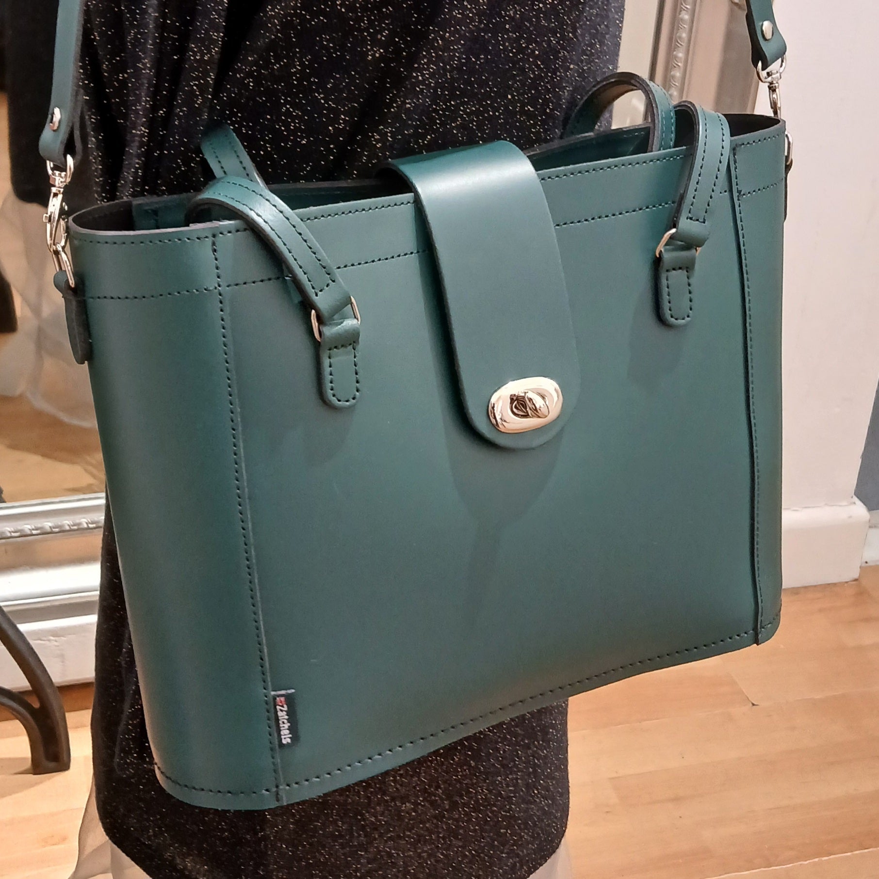 Zatchels Pine mini shopper bag model detail