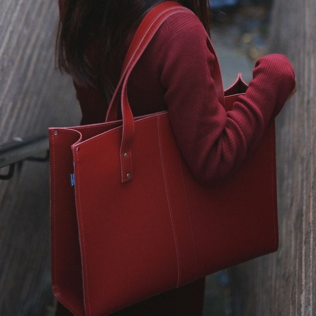 Zatchels Red leather shopper bag model view