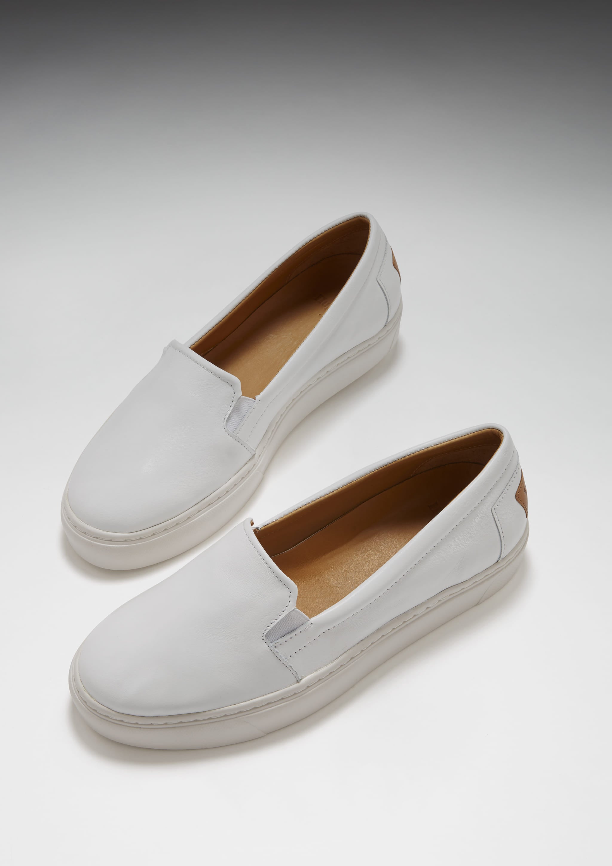 Hugs & Co Womens Slip-On Sneakers White Leather